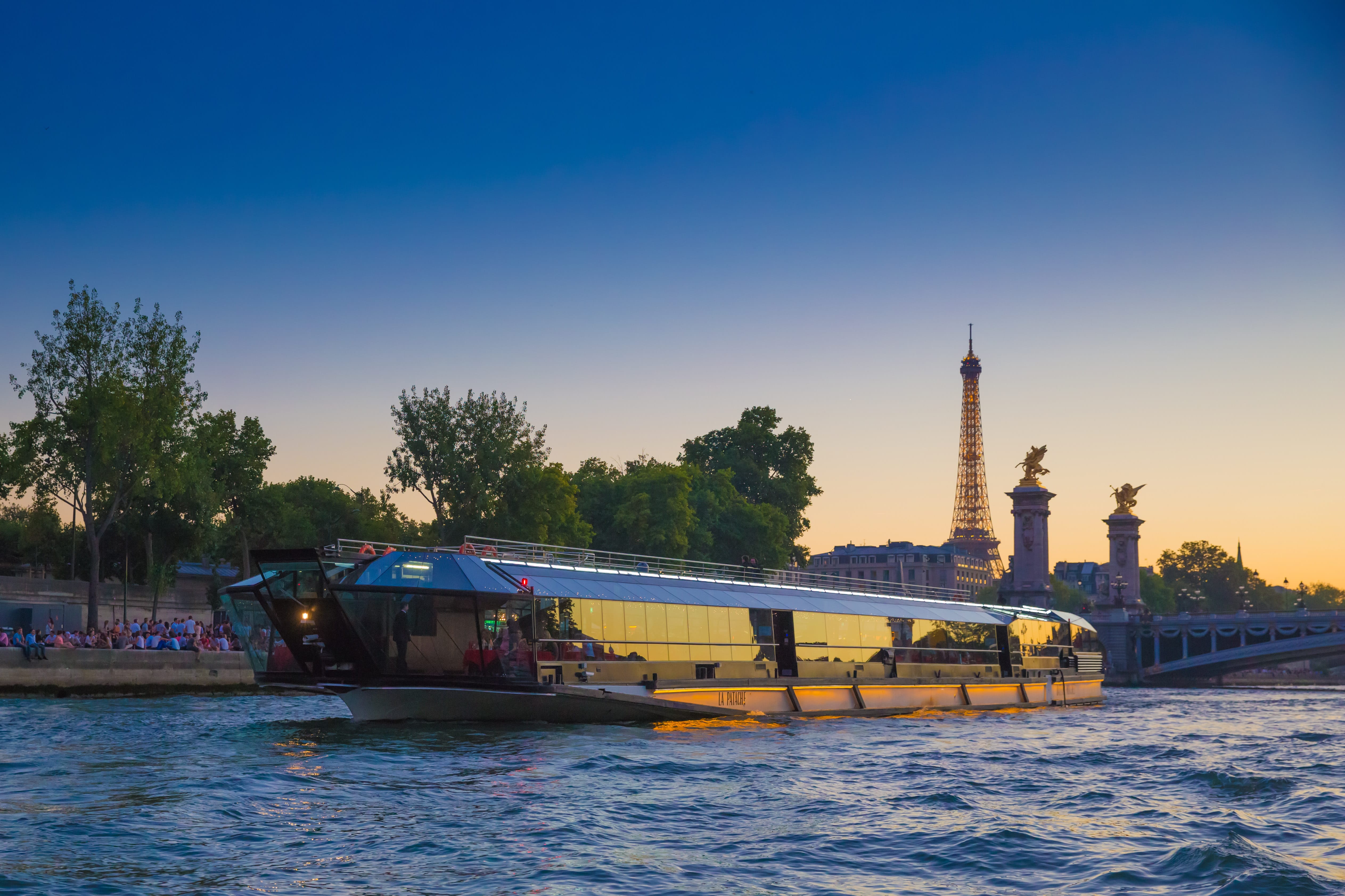 paris river boat cruise dinner